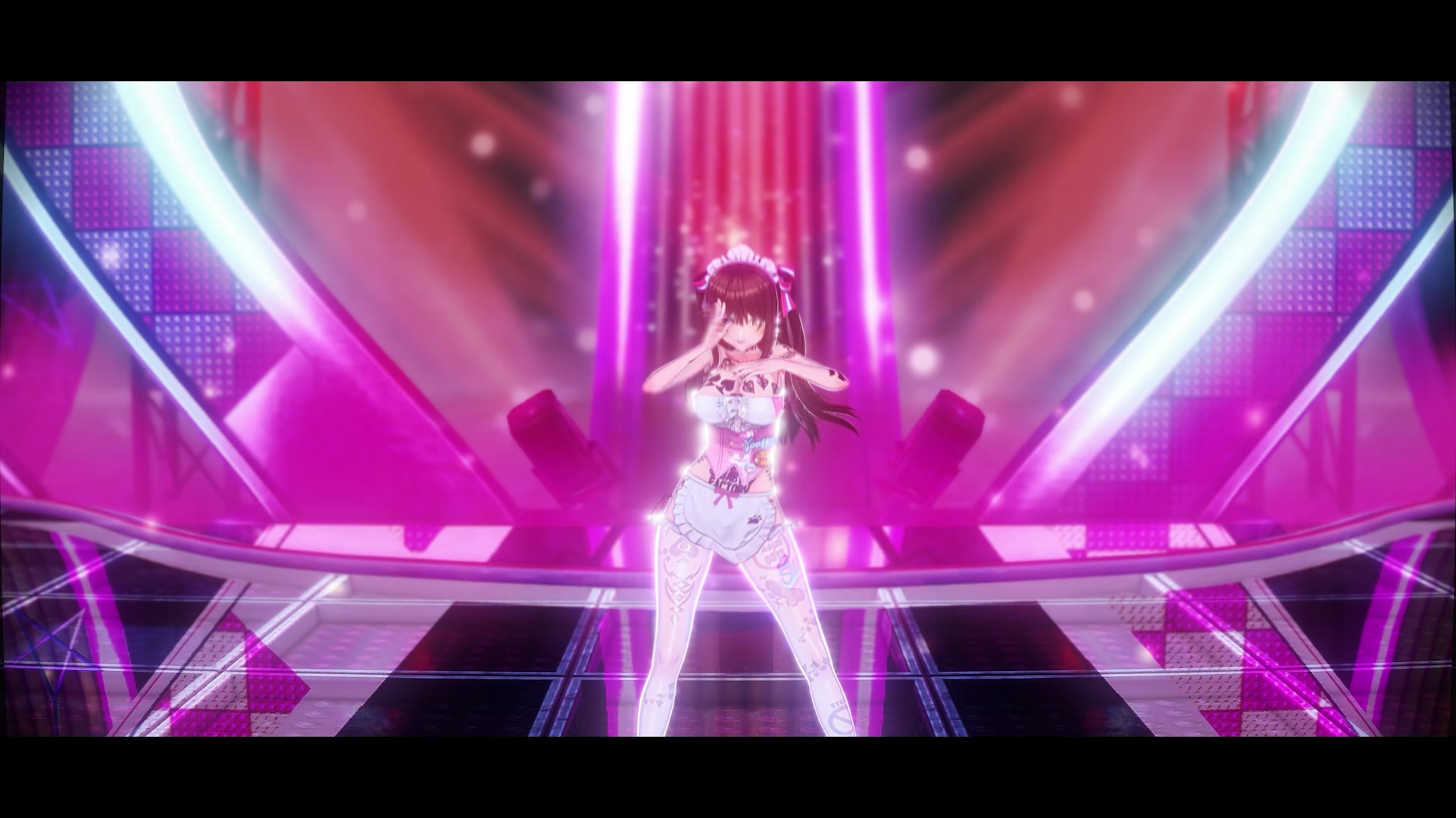 尤希在性感舞蹈中炫耀寝取纹身