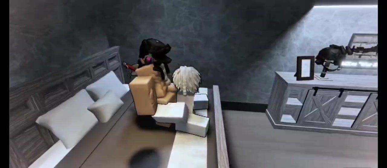 Femboy traite son ami