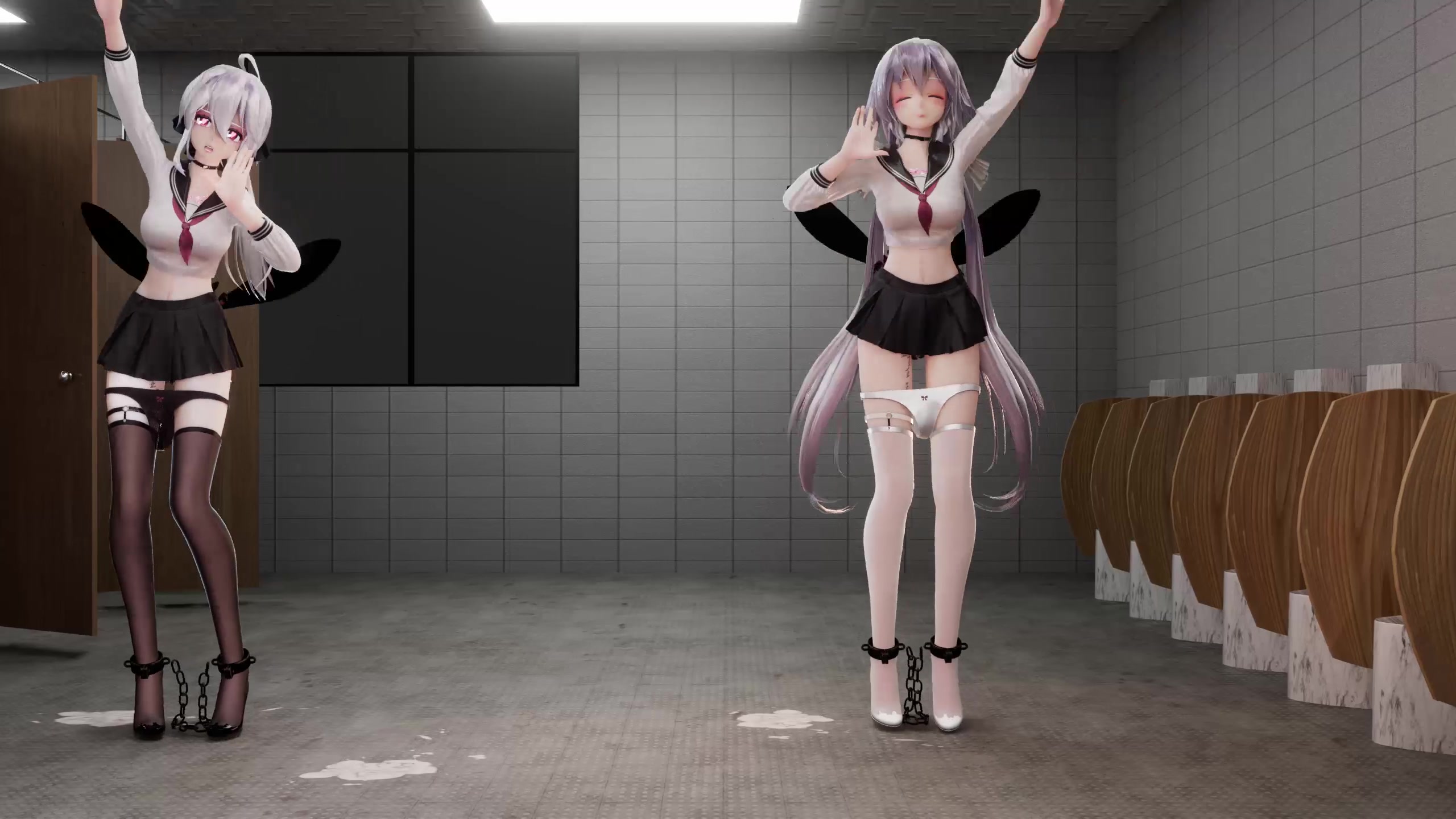 白与天依的调皮浴室触手扶她色气