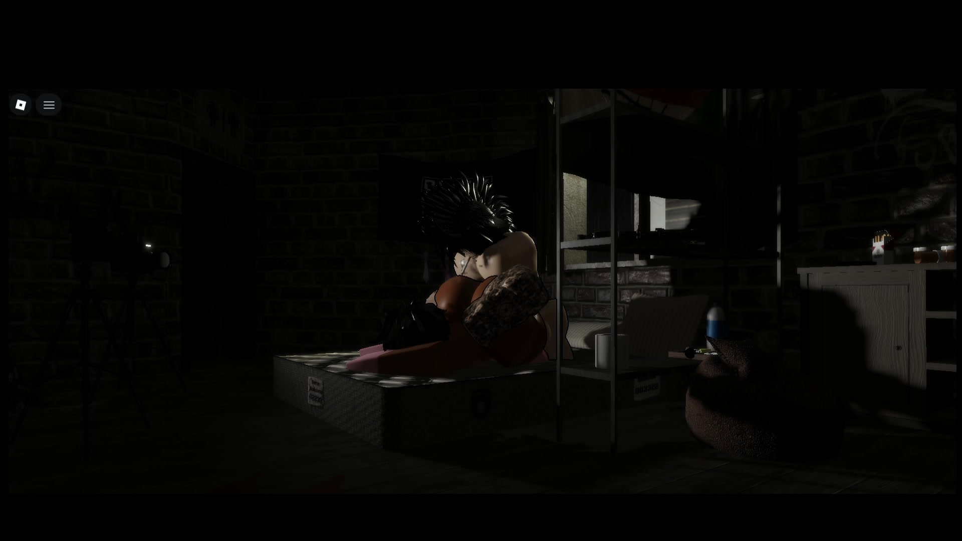 تلميذة ميكروفون محشوة بمخلوقات وفوتا