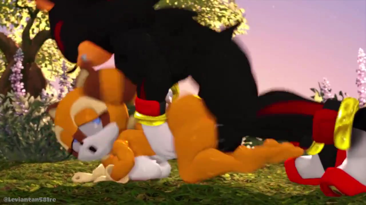 Sombra aplasta a marine en erotismo futanari con tentáculos