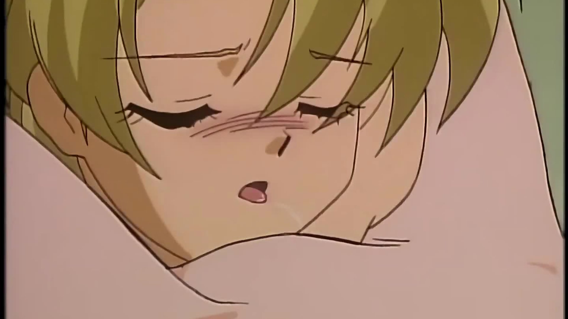 苛立した女性が激しい百合まんこ舐めとストラップオンファックを楽しむ