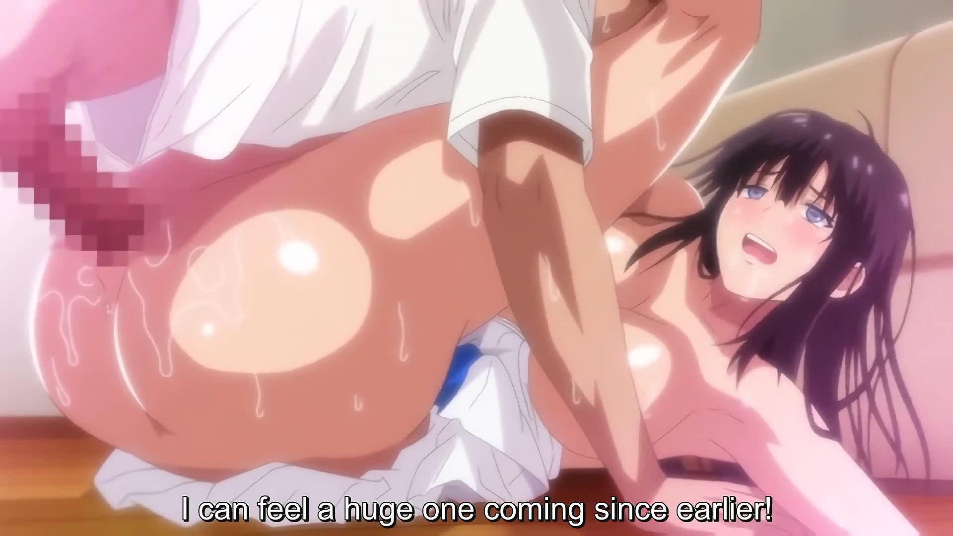 Colegial dos peitos grandes goza com plug anal hentai